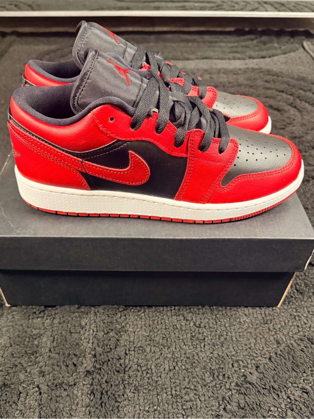 Jordan 1 Low size 6.5 Y Brand New Red, Black; White